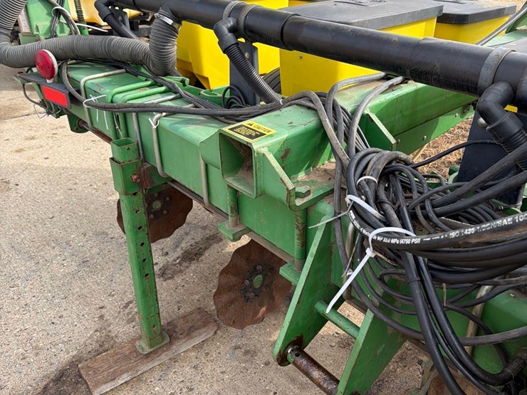 john-deere-7300-image-40