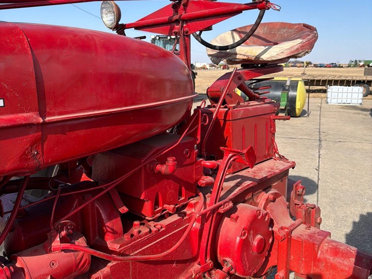 1953-farmall-super-m-tractor-image-25