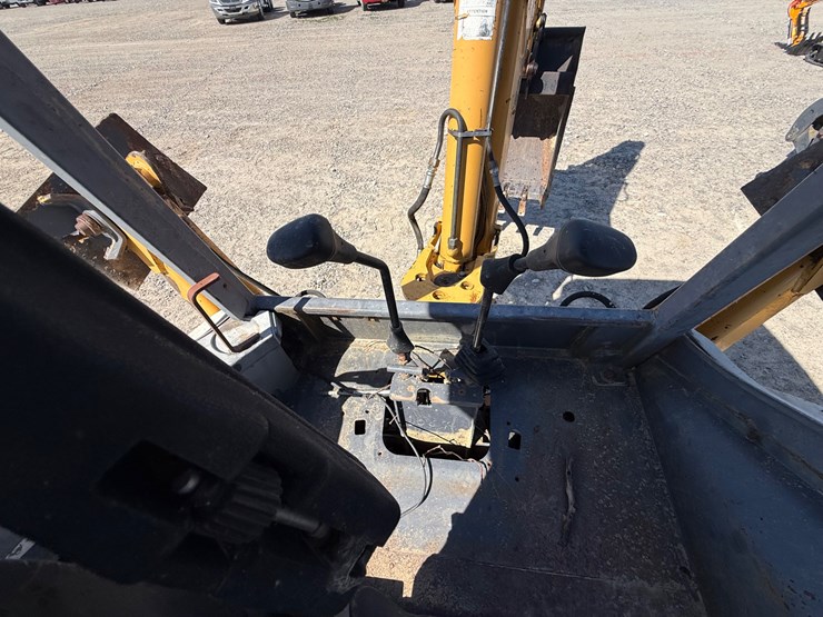 new-holland-555e-image-52