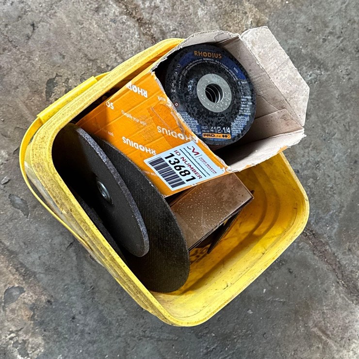 BUCKET OF GRINDING WHEELS