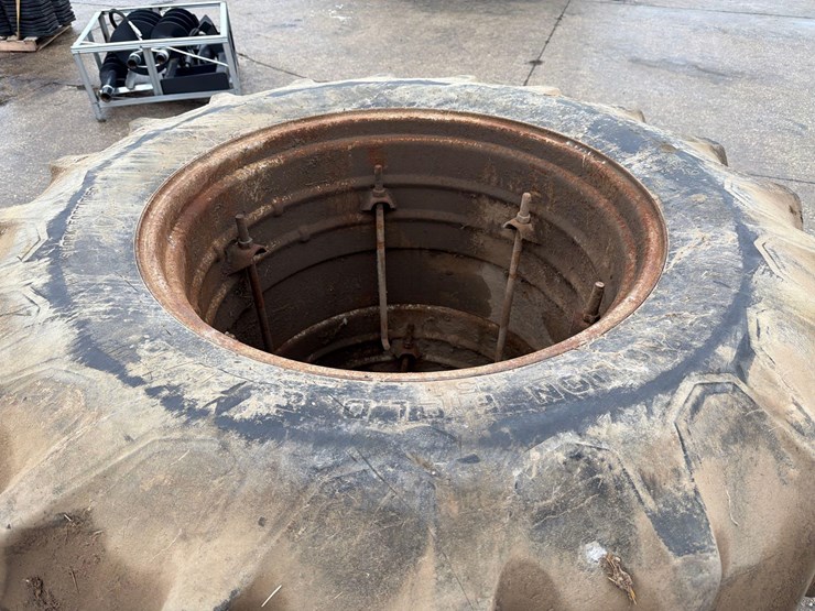 2–18.4-34-tractor-clamp-on-duals-image-3