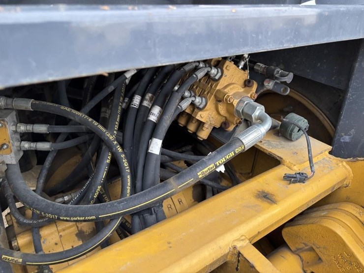 2017-deere-210lep-image-11