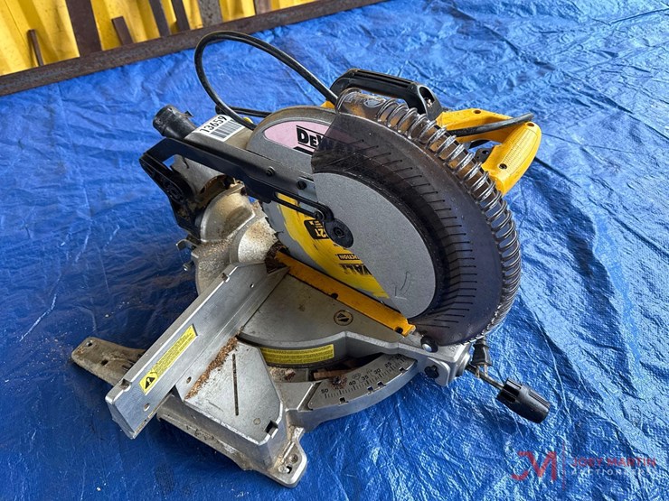 dewalt-chop-saw-image-1