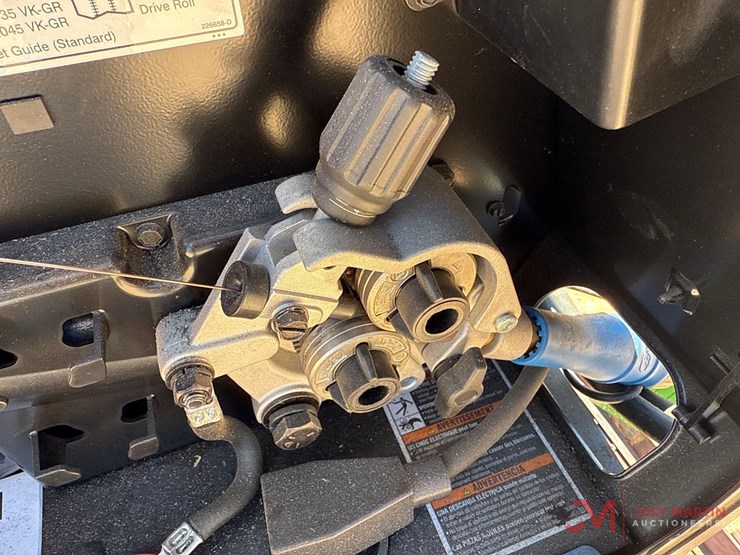 miller-millermatic-252-welder-image-9