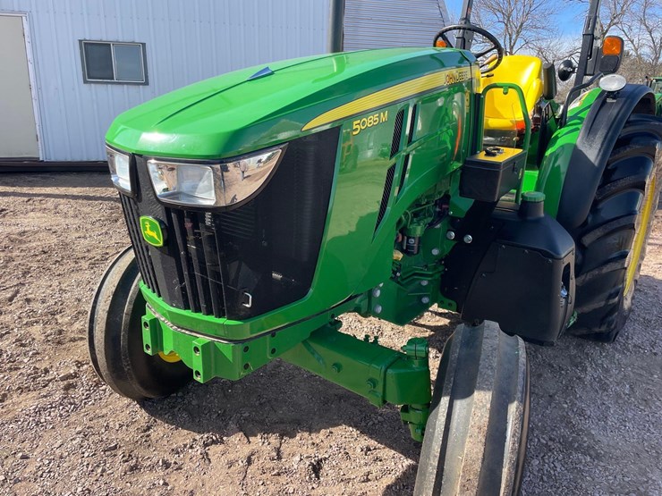 2017-john-deere-5085m-image-9
