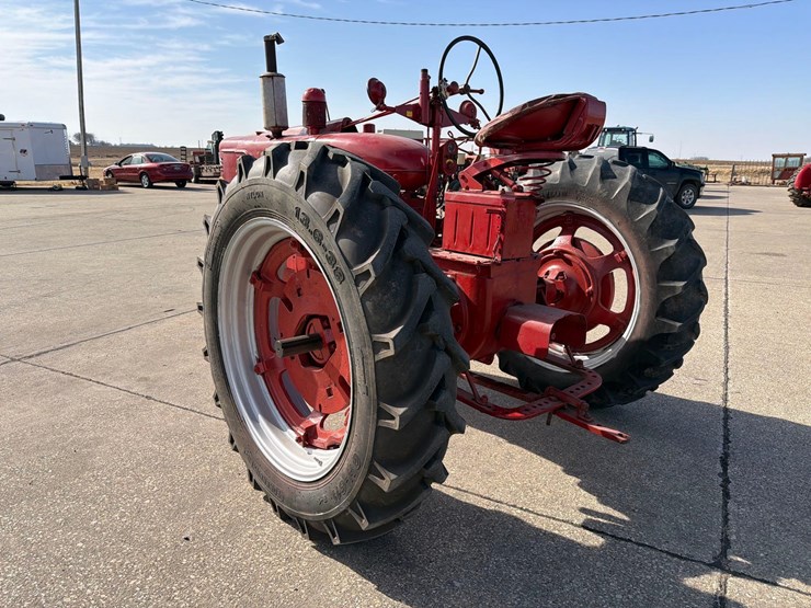 1953-farmall-super-m-tractor-image-5