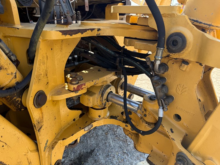 new-holland-555e-image-13