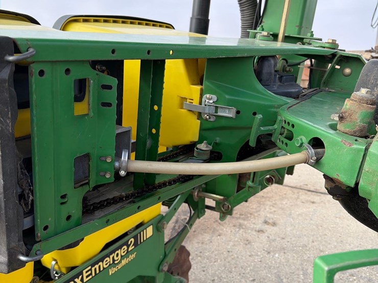 john-deere-7300-image-26