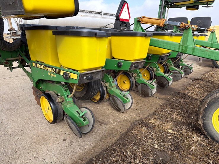 john-deere-7300-image-13