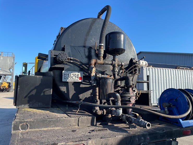 1999-peterbilt-330-image-17