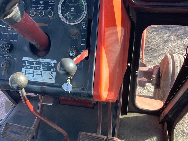 allis-chalmers-7040-2wd-tractor-image-38