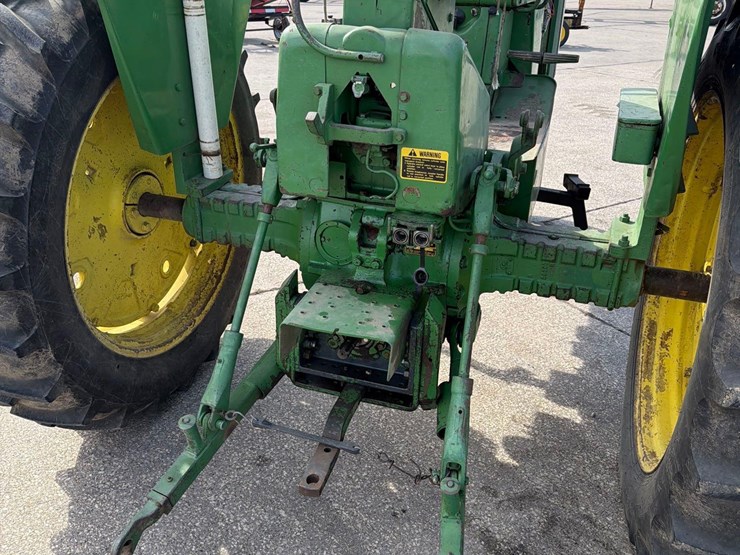 john-deere-3010-image-9