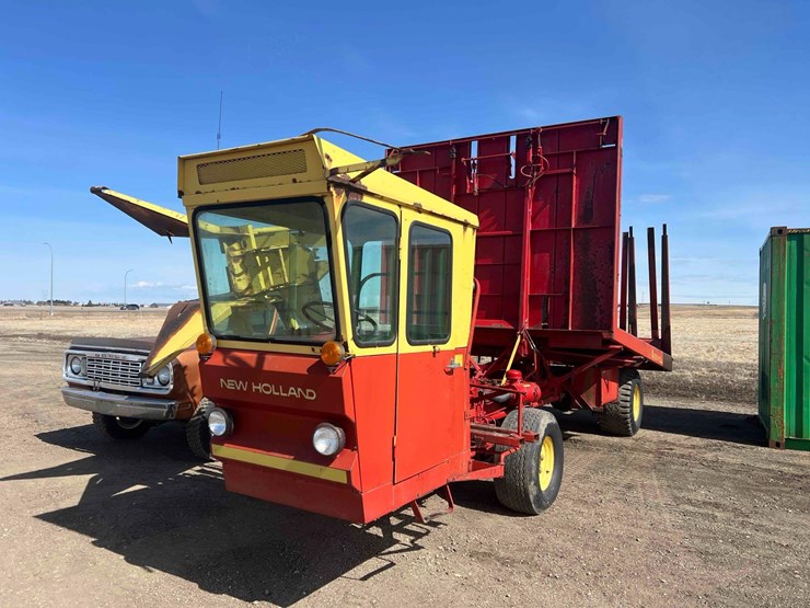 new-holland-1049-image-2