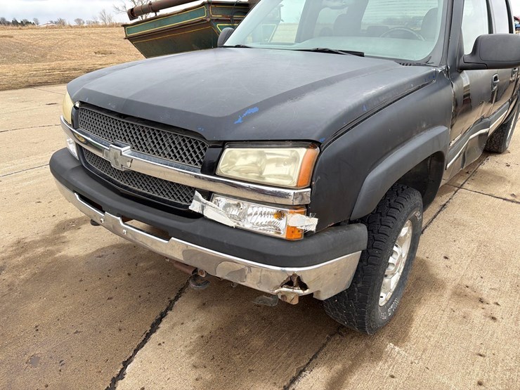 2004-chevrolet-2500-image-13