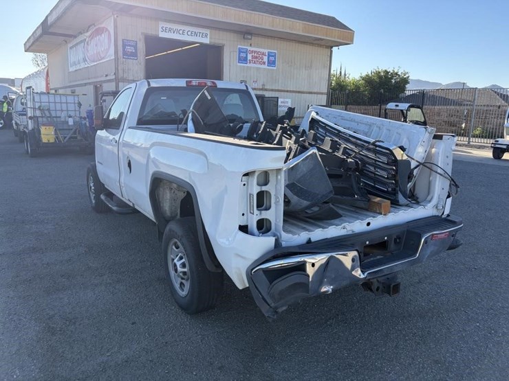 2017-gmc-sierra-2500hd-image-4