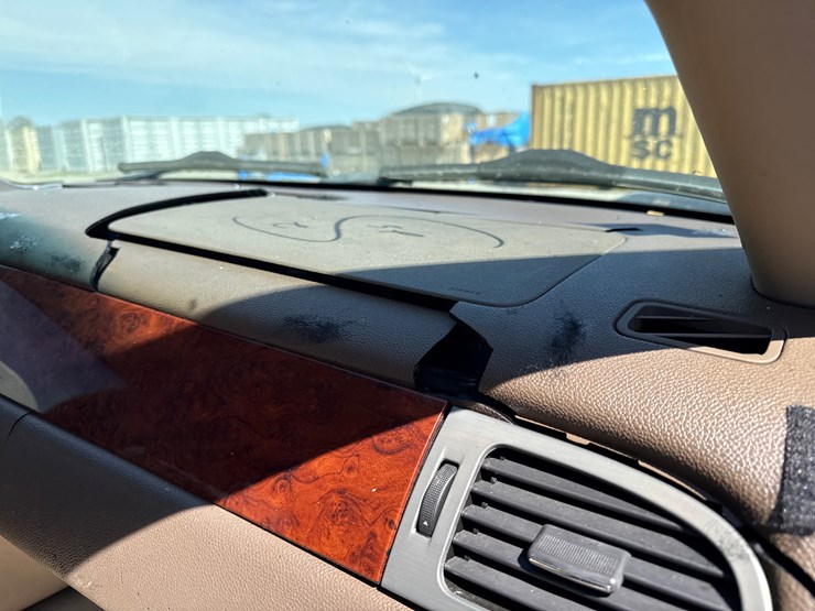 2010-chevrolet-tahoe-image-29