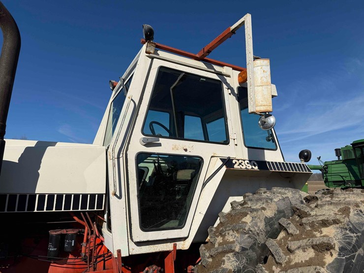 case-2390-tractor-image-21