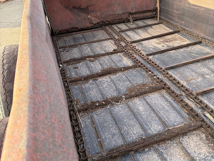 new-holland-195-image-22