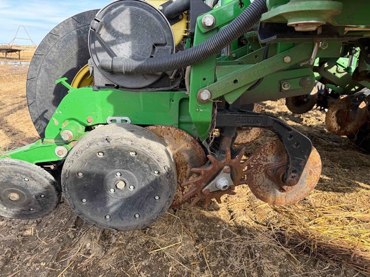 2011-john-deere-1770nt-ccs-image-11