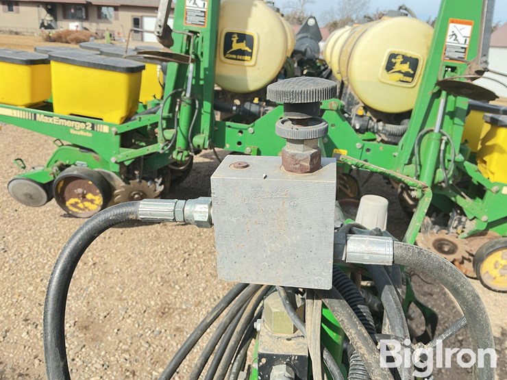 john-deere-7200-image-11