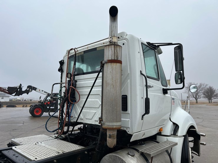 2011-international-prostar-image-12