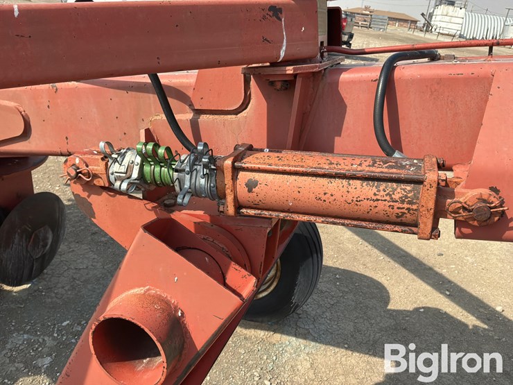 hesston-2410-image-15