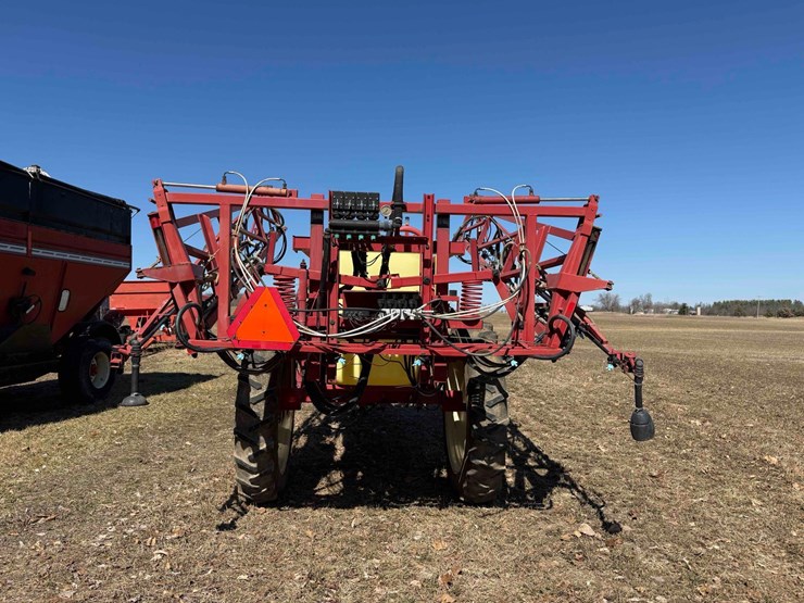 hardi-1000-gal-pull-type-sprayer-image-3