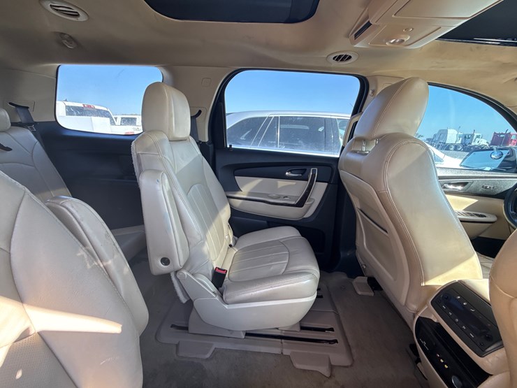 2011-gmc-acadia-image-26