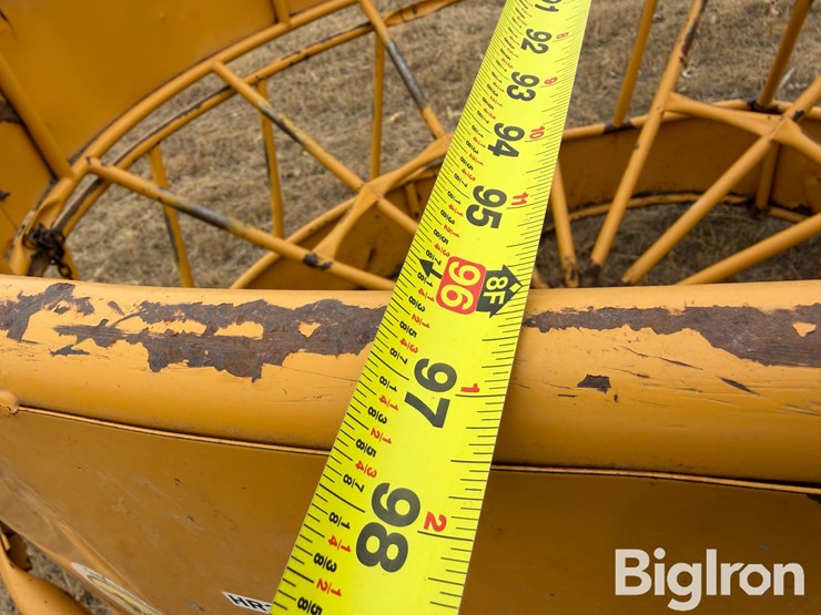 sioux-hanging-bale-feeder-image-19