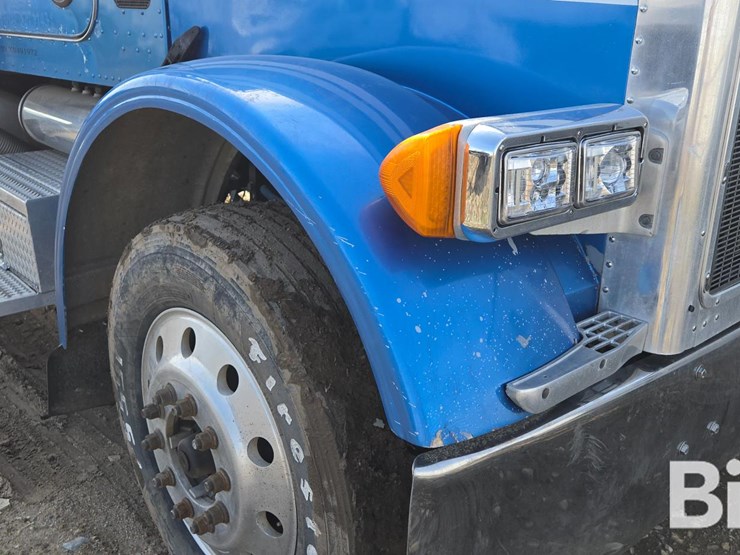 1999-peterbilt-378-image-12