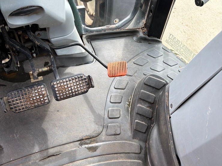 2011-new-holland-t6030-plus-image-41