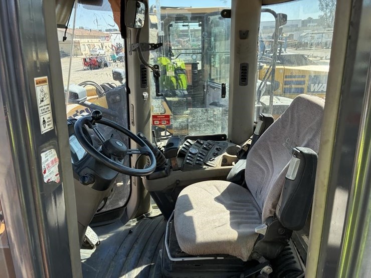 2009-case-721e-image-14