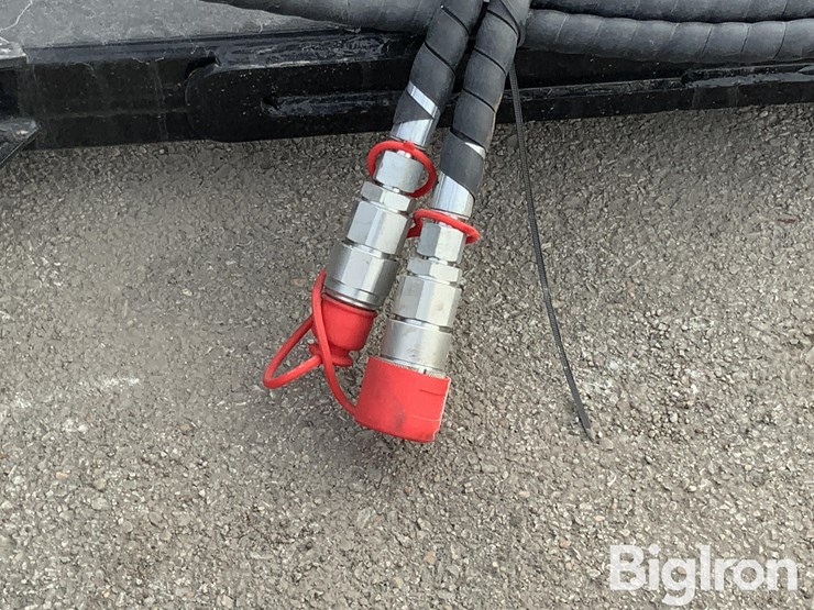 2025-massey-ferguson-730-image-14