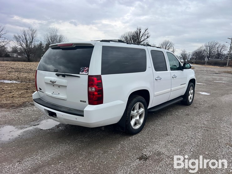 2007-chevrolet-suburban-image-5