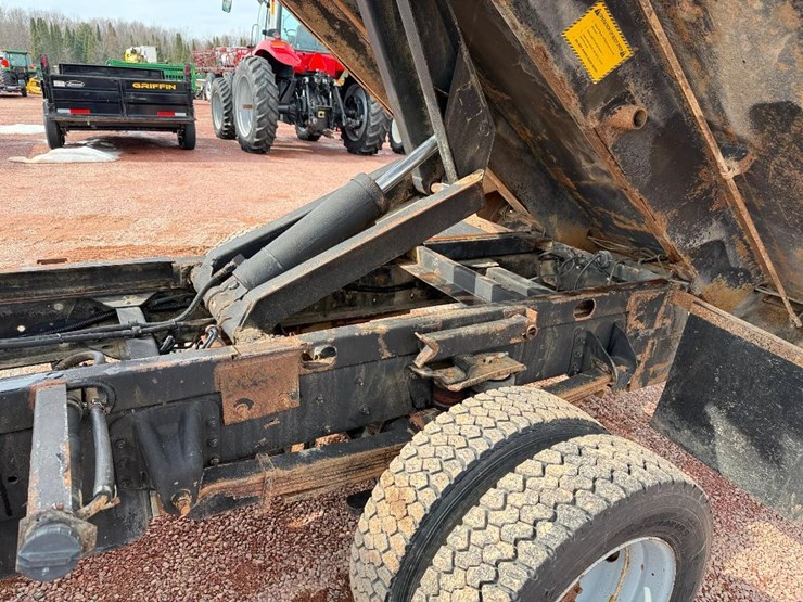 #205-•-lot-205-image-33