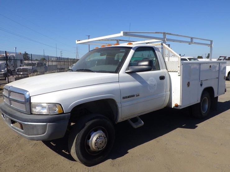 2001-dodge-ram-3500-image-1