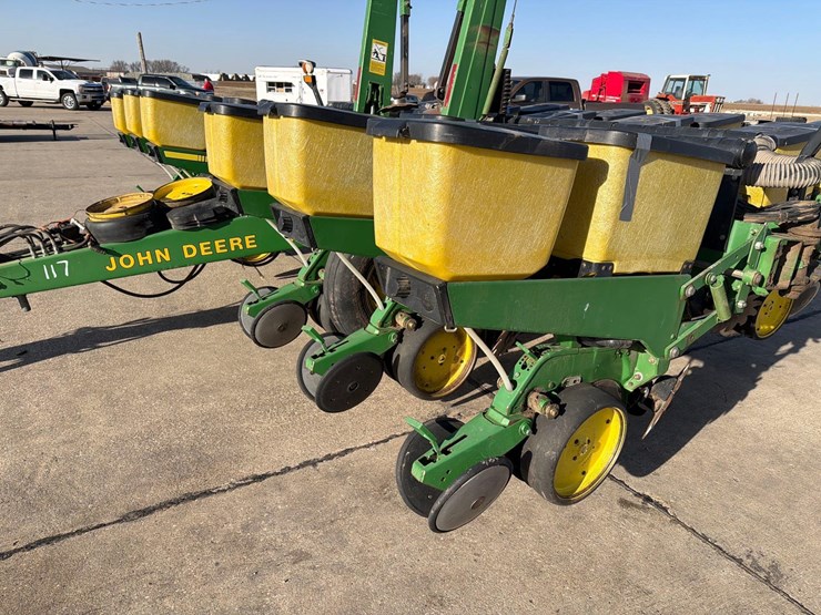 john-deere-7200-image-7