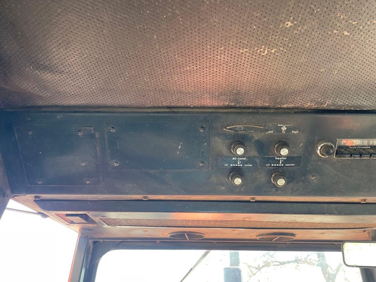 allis-chalmers-7040-2wd-tractor—1-owner-image-38