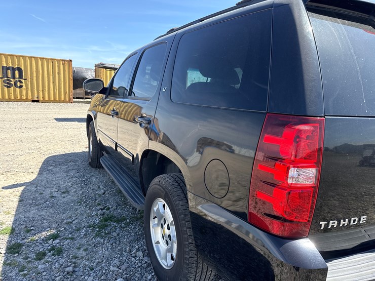 2010-chevrolet-tahoe-image-13