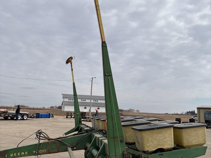 john-deere-7000-image-25