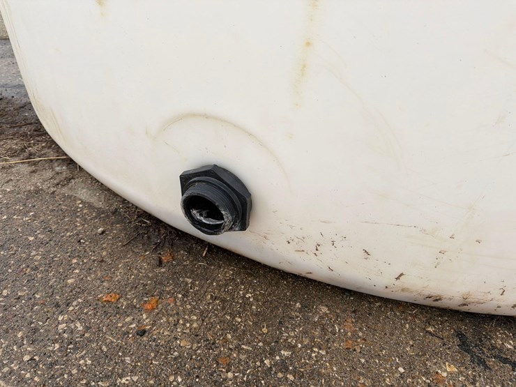 1300-gallon-poly-tank-image-9