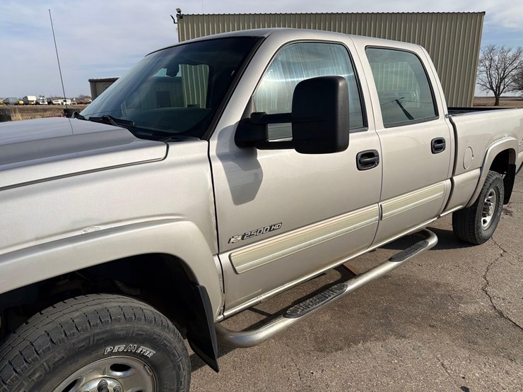 2005-chevrolet-k2500-image-10
