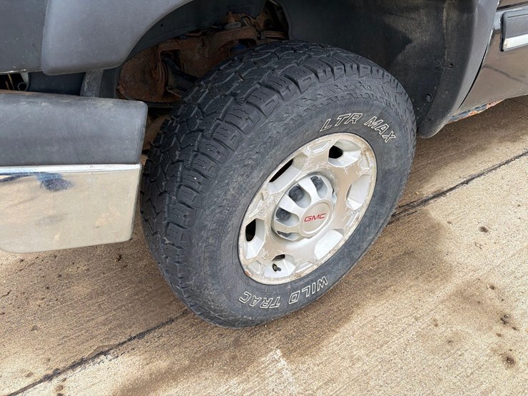 2004-chevrolet-2500-image-12