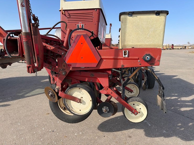 international-800-image-25