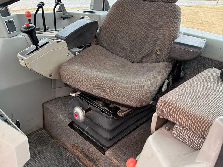 agco-white-6145-image-37