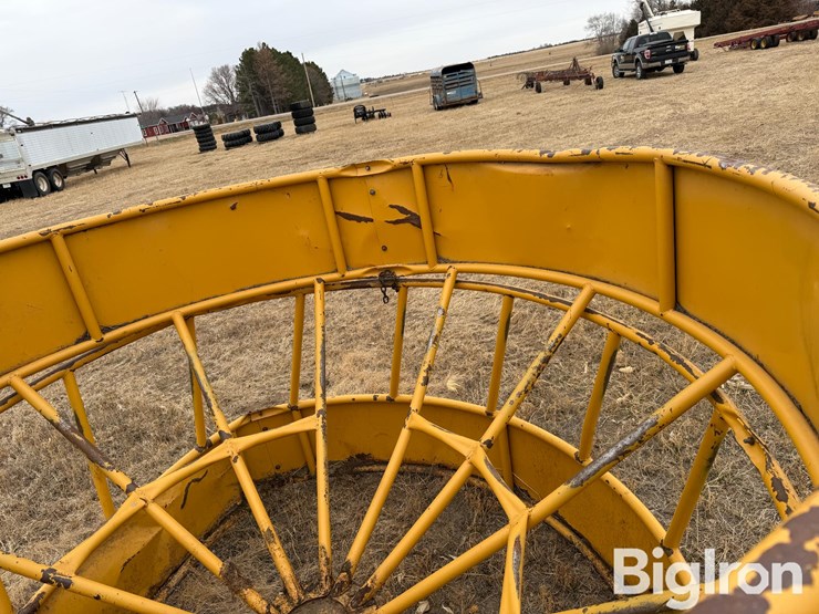 sioux-hanging-bale-feeder-image-15