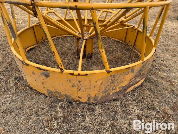 sioux-hanging-bale-feeder-image-10