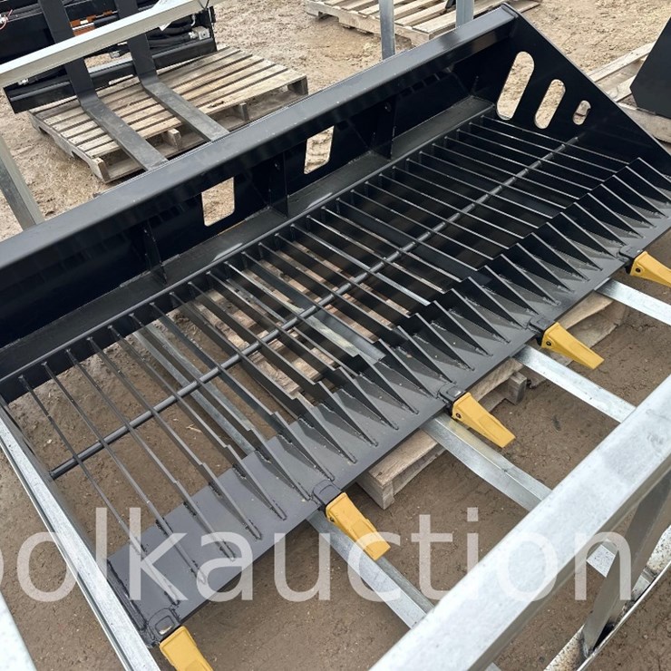 SLIDING LOADER ROCK SCREENING SHOVEL - 84"