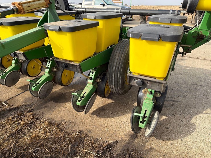 john-deere-7300-image-9