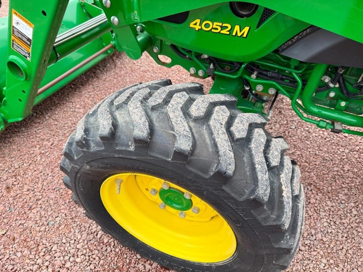 john-deere-4052m-image-7